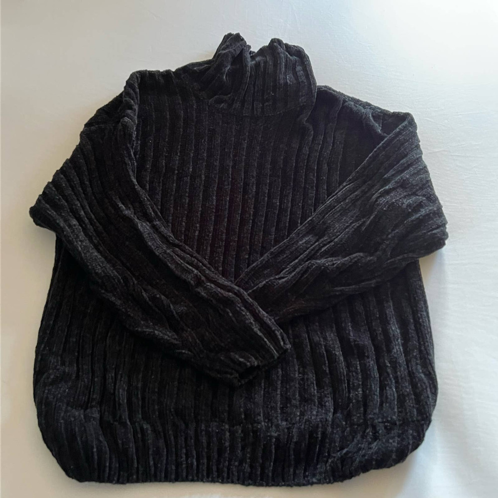 LYDIA Jane Ltd  black turtleneck soft sweater M